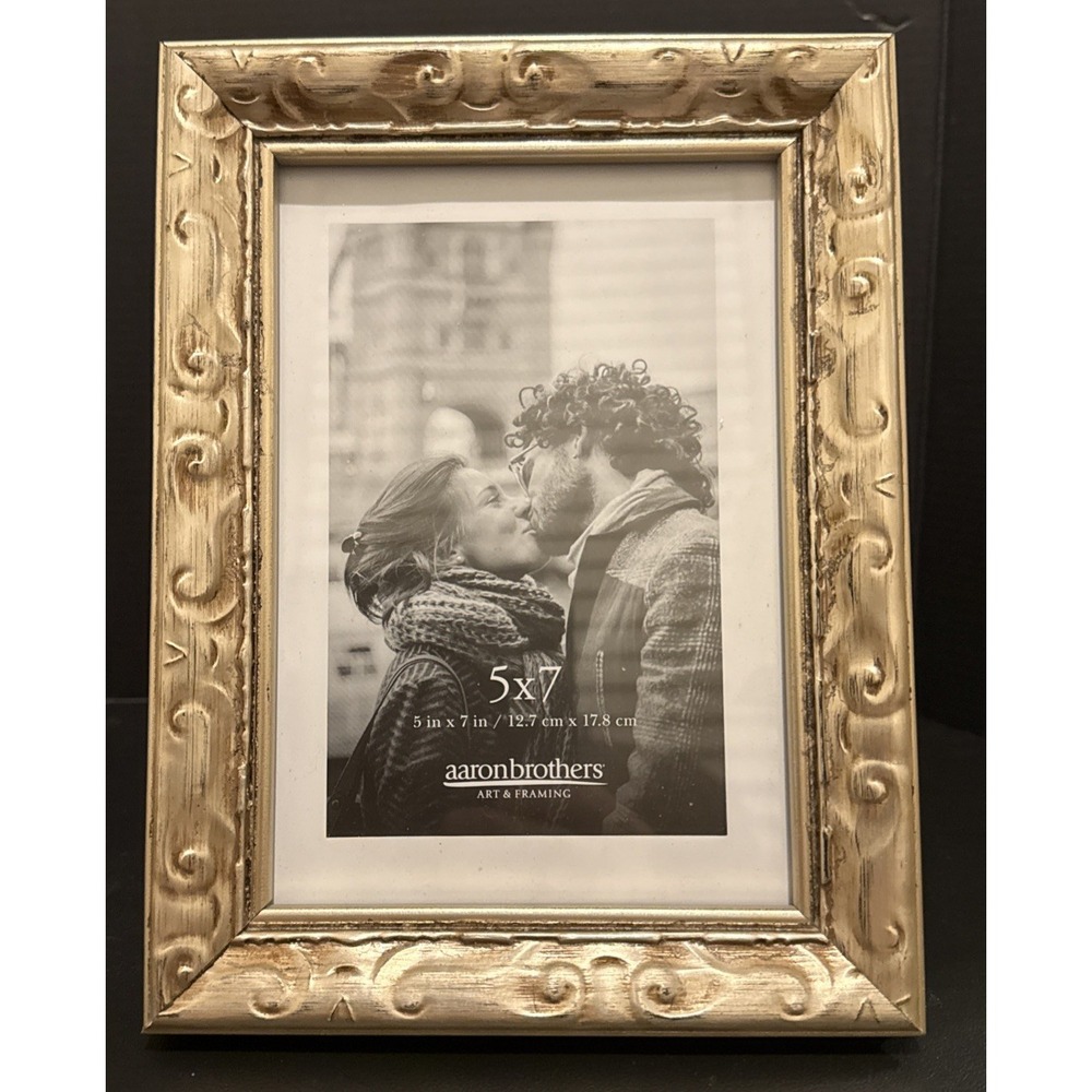 Aaron Brothers Gold‎ Wood Ornate Filigree Picture Frame 5 x 7 Free Standing